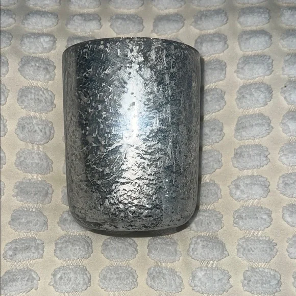 Illume North Sky Luxury Soy Candle - Blue - Picture 4 of 5